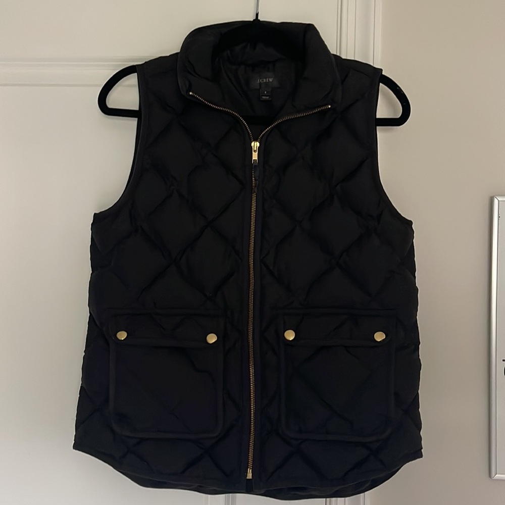 Black J Crew vest 🖤